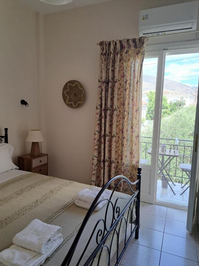 Penny'S Beach Cottage Galaxídhion Buitenkant foto
